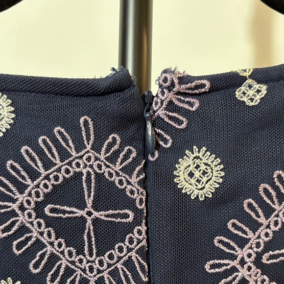 Alfanni Petite Embroidered Shift Dress Navy Blush Sleeveless Size 6P - Picture 6 of 6
